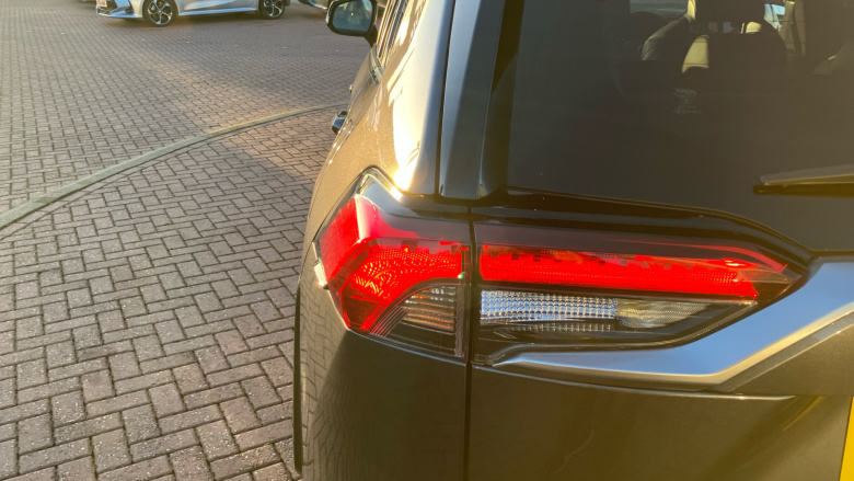 Toyota RAV4 2.5 VVT-i Hybrid Dynamic 5dr CVT 2WD Hybrid Estate